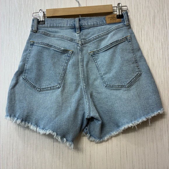 Abercrombie Curve Love High Rise MD Shorts 26/2 Light Wash Denim Frayed Hem - Picture 2 of 6